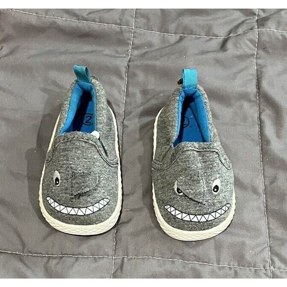 Cute Toddler Shark Shoes Sneakers Sz 2 Great for Vacation or Back To School - Picture 1 of 7